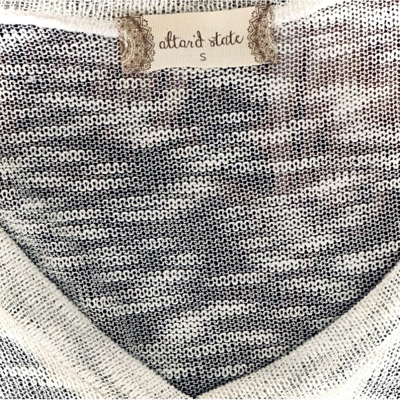 ALTAR’D STATE || Slub Sweater Knit Slouch V-Neck Tee/Top in White - SZ Small - Picture 3 of 5